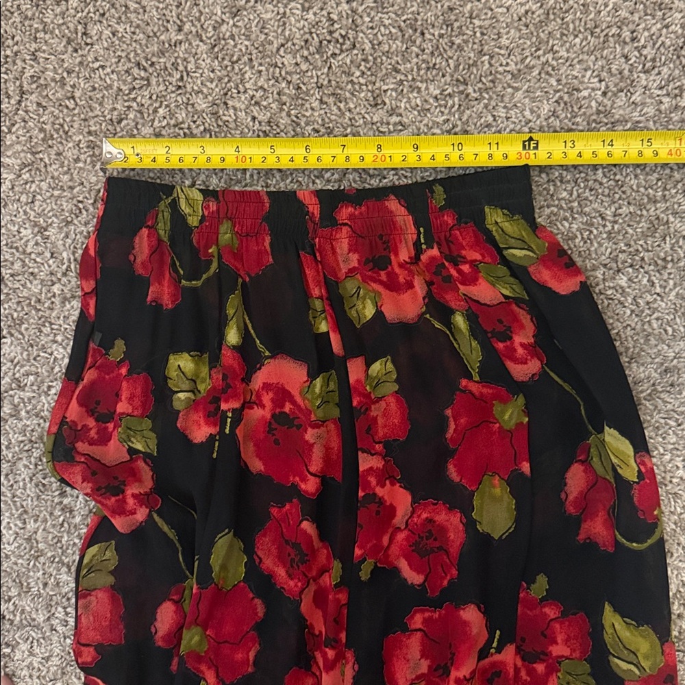 Vintage Anna-Bella Red and Black Floral Skirt. Size Medium - Picture 7 of 7